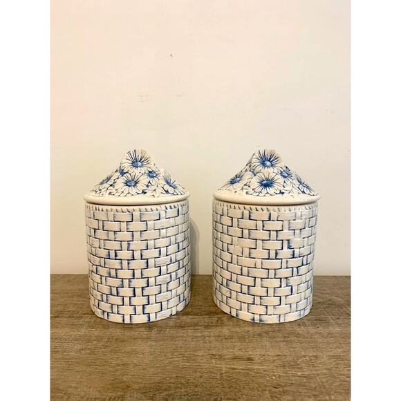Vintage Lefton Blue & White Daisy Canisters - Set of Two Vintage Kitchen - Picture 1 of 8